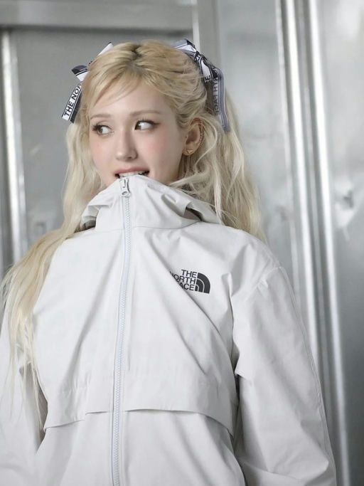 【Somi 类似款】TNF 冲锋衣，5折