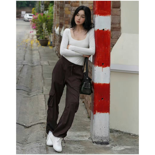 【热门色开始断码】“无中生有”显翘臀