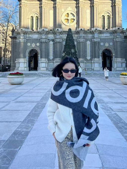 【45折】Acne 围巾，$115