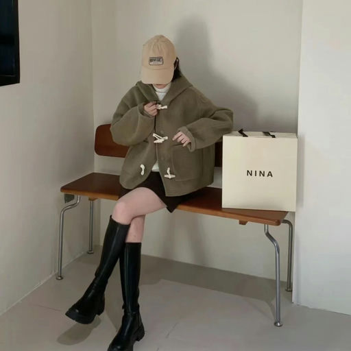 【地心价】条纹毛衣，$295