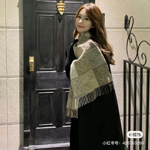 【超难蹲补货】Loewe热门，奶茶色围巾