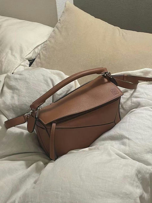 【难得72折】Loewe中号焦糖色puzzle