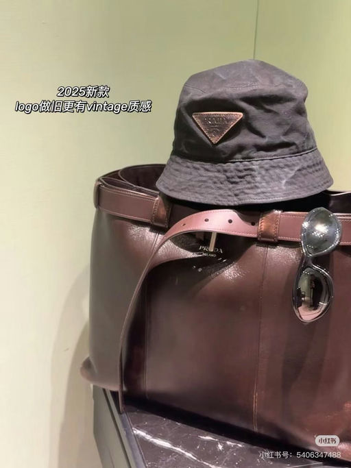 【6折】【经典三角标】Prada新款做旧渔夫帽