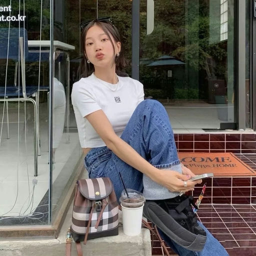 【韩网超火小可爱】 Burberry 双肩包，6折