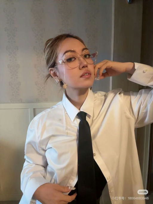 【28折起！】Prada热门款墨镜，大面积下折