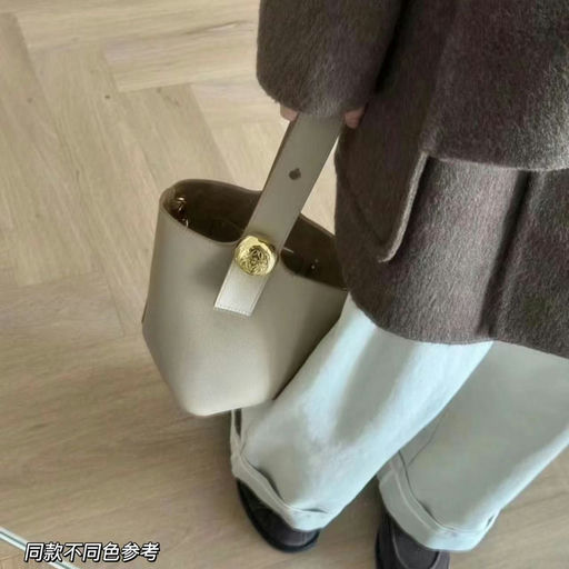 Loewe pebble终于有货啦，mini 8折