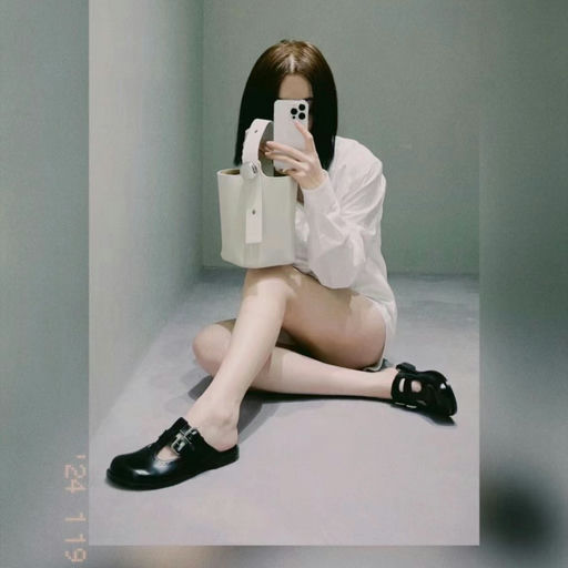 Loewe pebble终于有货啦，mini 8折