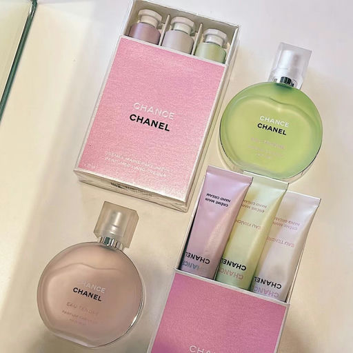 【邂逅少女般的春日】Chanel限量礼盒，上架