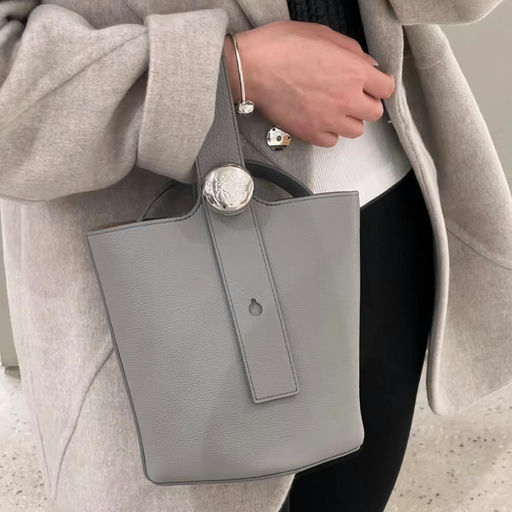 Loewe pebble终于有货啦，mini 8折