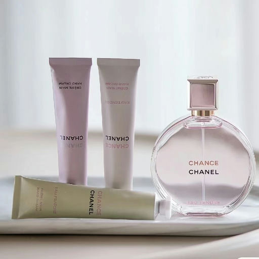 【邂逅少女般的春日】Chanel限量礼盒，上架