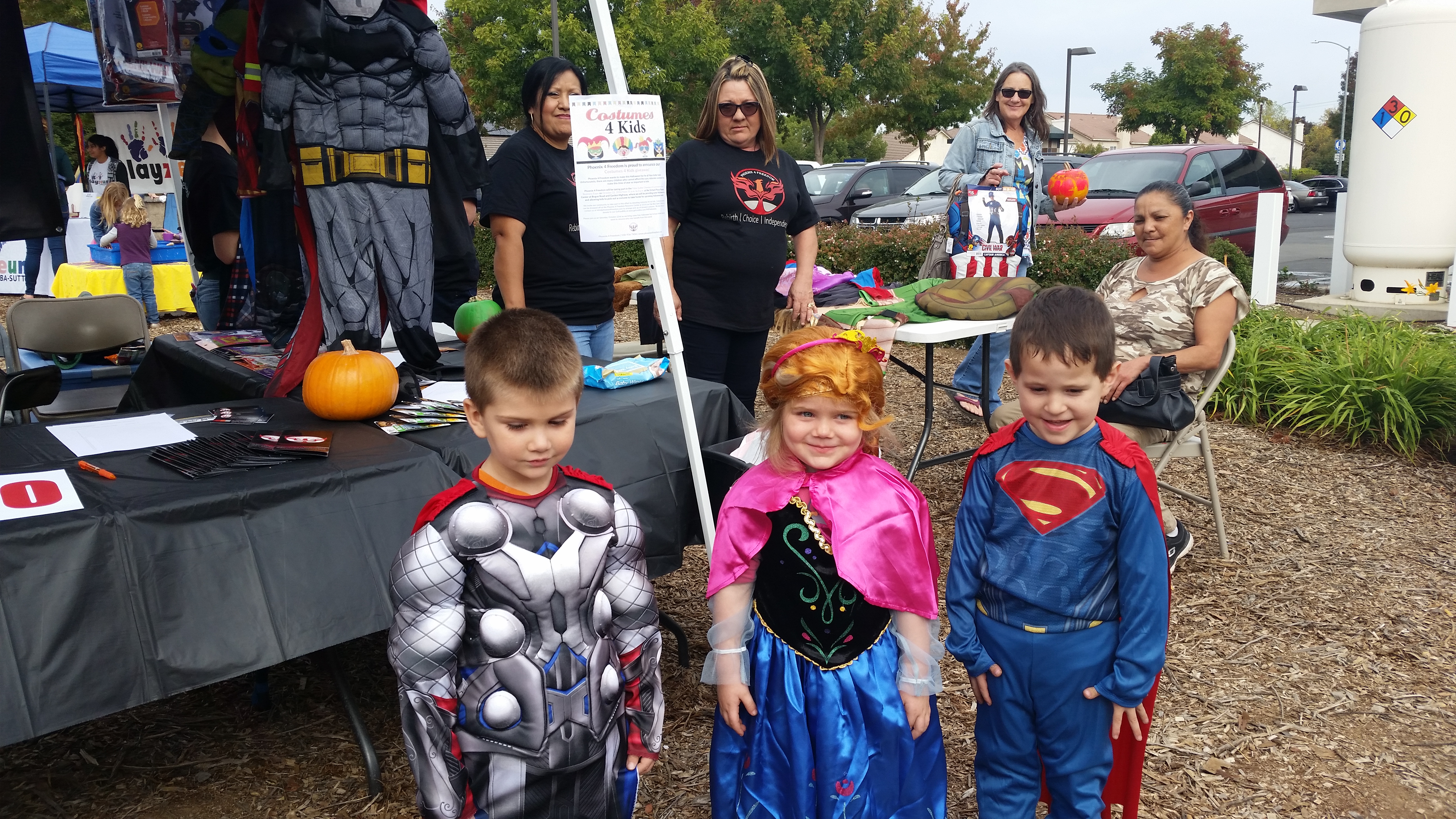 Costumes 4 Kids - Help Families Prepare