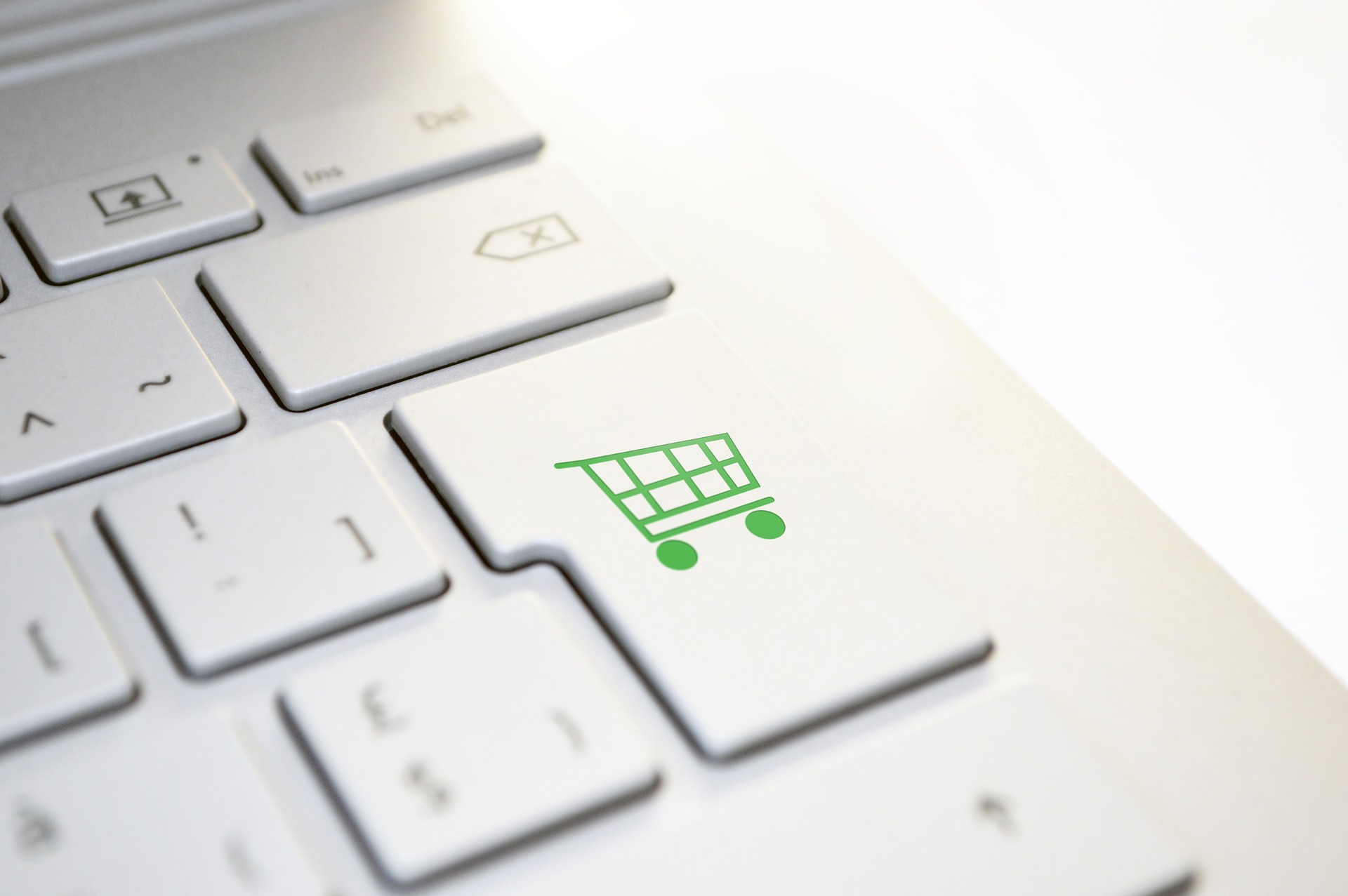 Navigating the Complexities of Cross-Border E-commerce Scaling