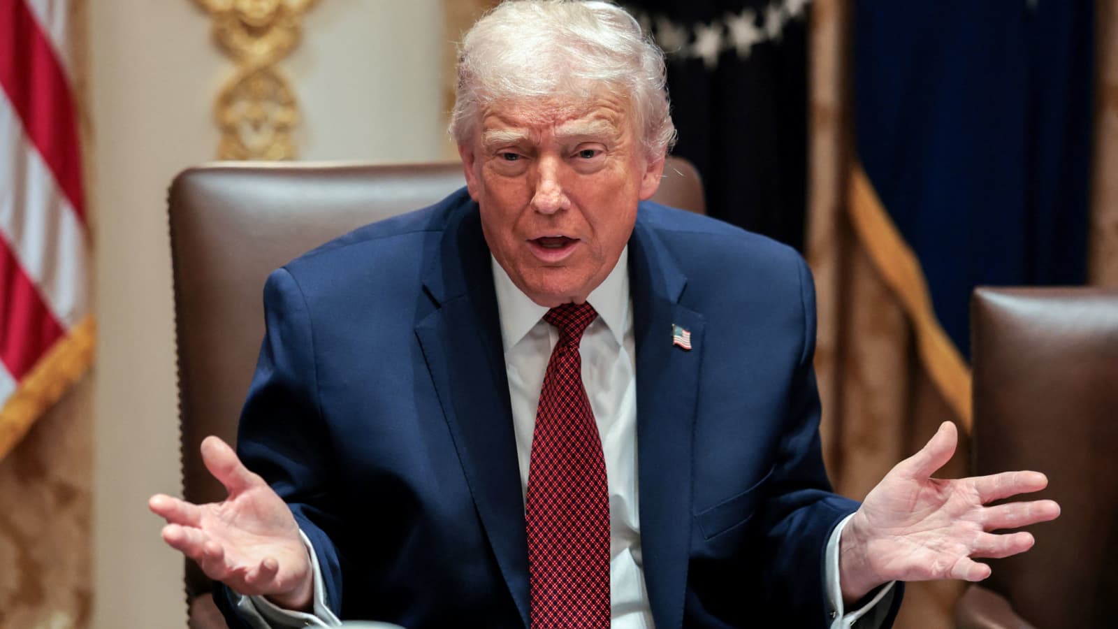 Trump authorizes Nvidia to sell H200 chips in China with a 25% sales commission.