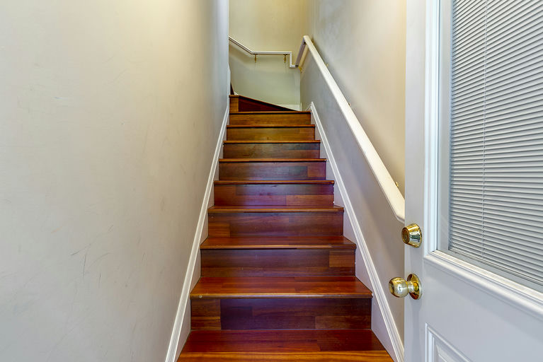 More Images - Image 4