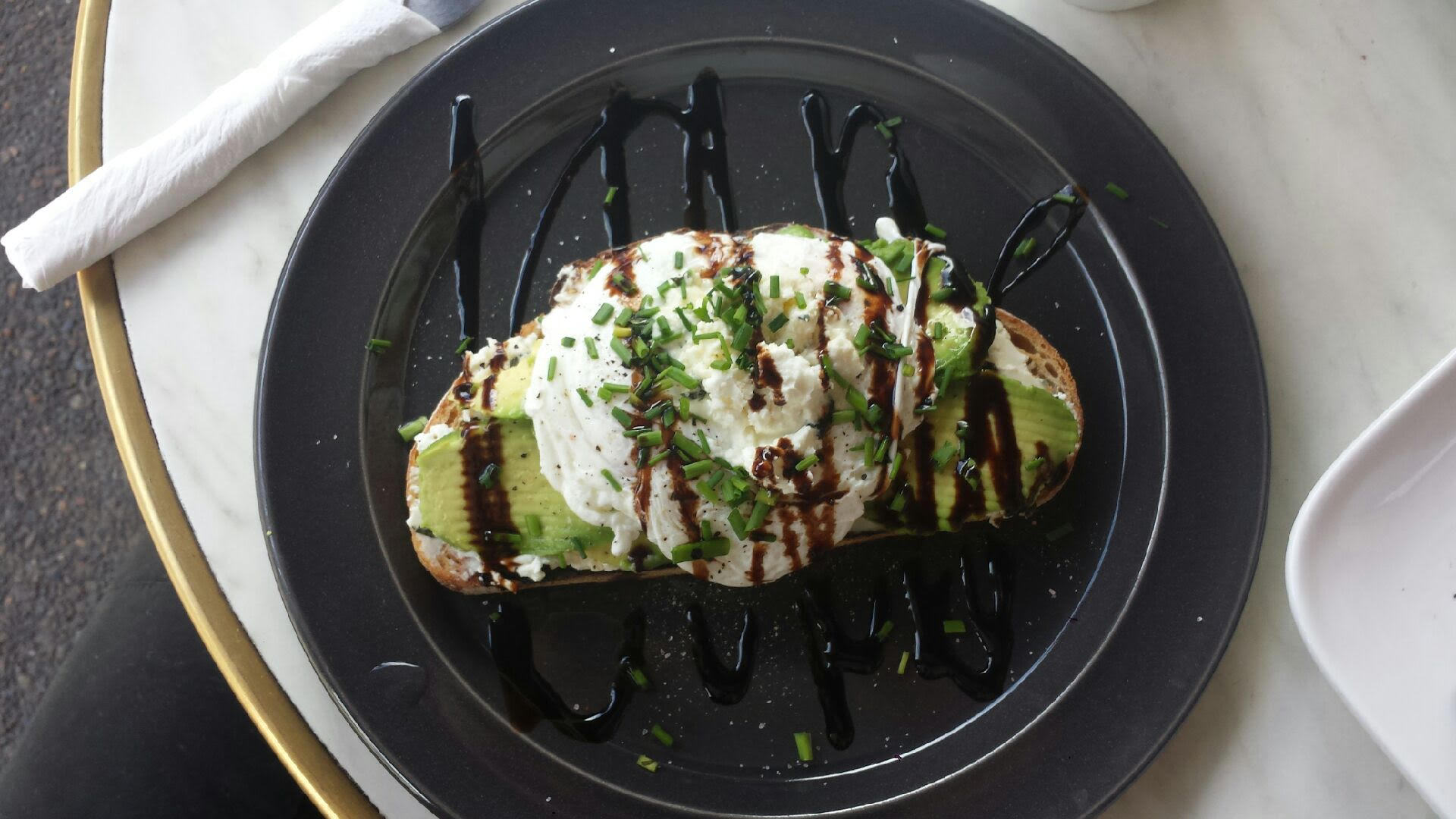 Busy Cafe - Eastern Suburbs - Over sized well equipped Kitchen with 2 bed Apartment