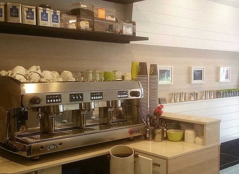 CAFE FOR SALE IN AFFLUENT NORTH SHORE SHOPPING VILLAGE