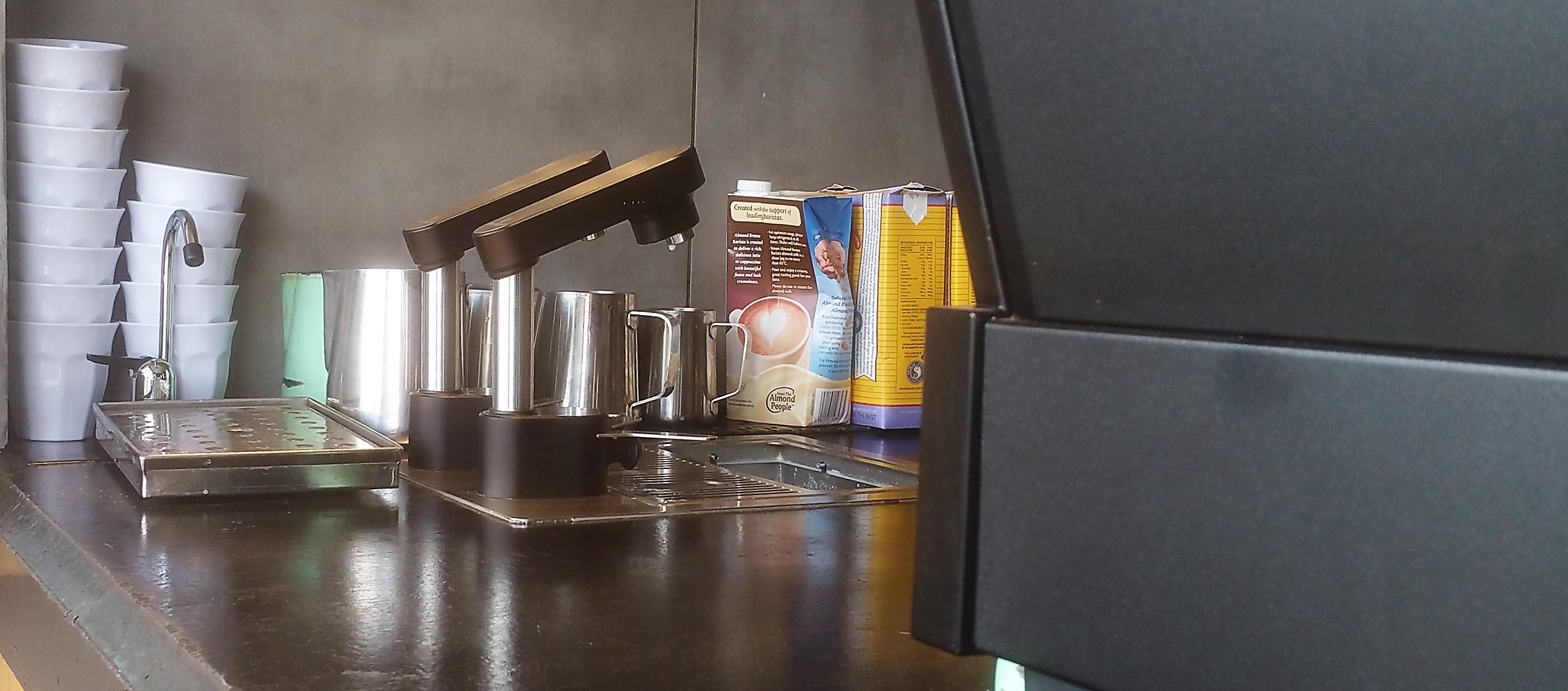 HOLE IN THE WALL CAFE FOR SALE 70kg COFFEE UNDER MANAGEMENT, SYDNEY NORTH SHORE.