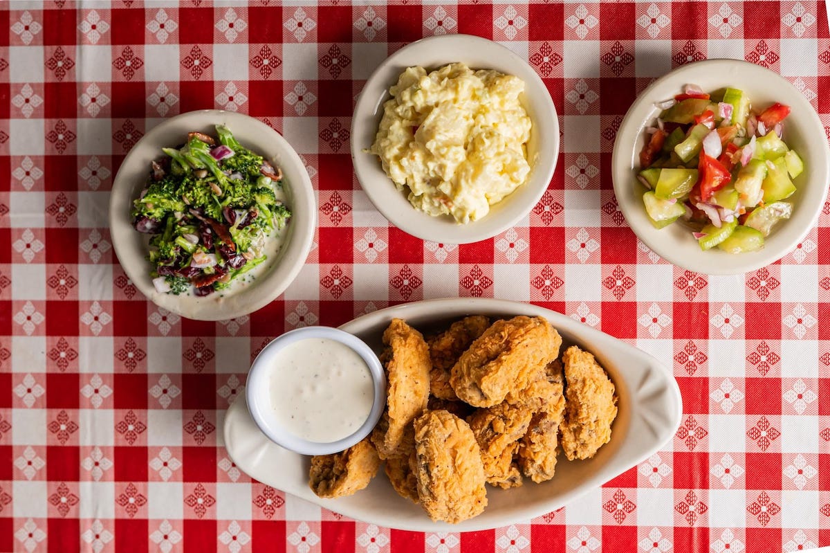 Hot wings served at Deuce Pub & Pit in Columbia, MO.
