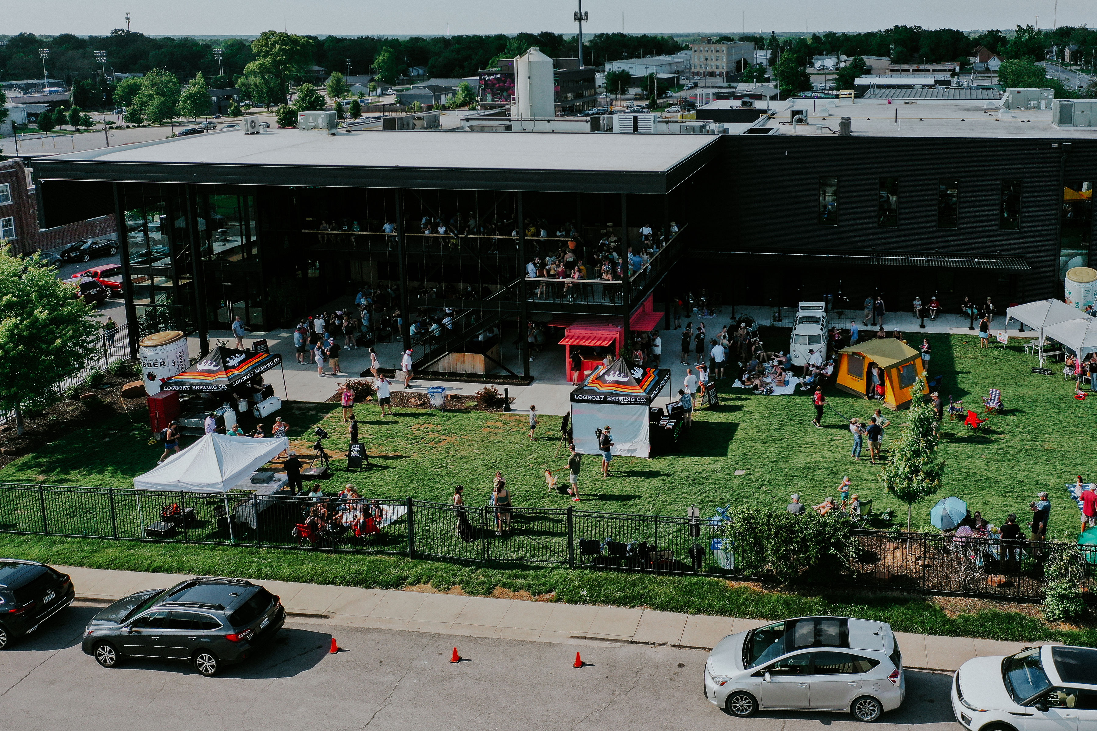 The Logboat Brewing Co. Outdoor area Is Great for Enjoying Specialty Craft Brews in Columbia, MO.