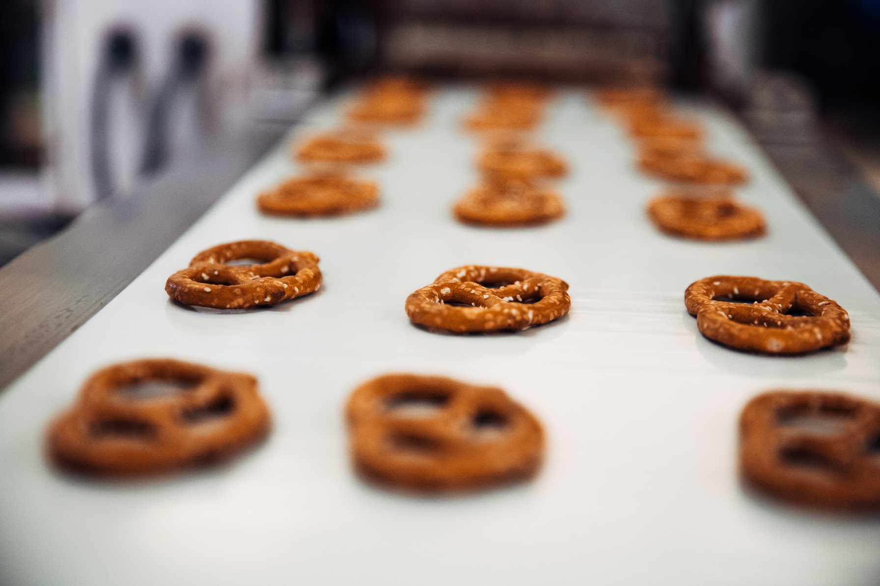 Order fresh & delicious pizza at Deuce Pub & Pit in Columbia, MO.