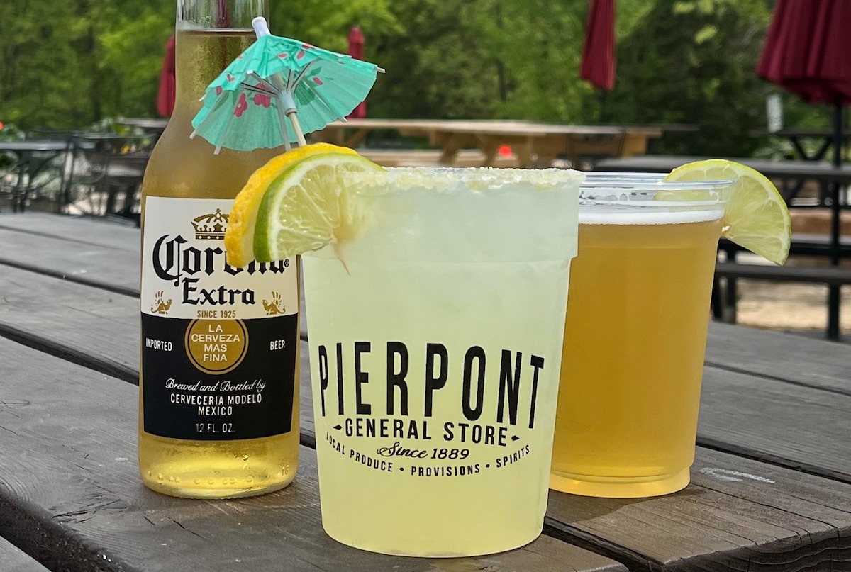 Order fresh & delicious pizza at Deuce Pub & Pit in Columbia, MO.