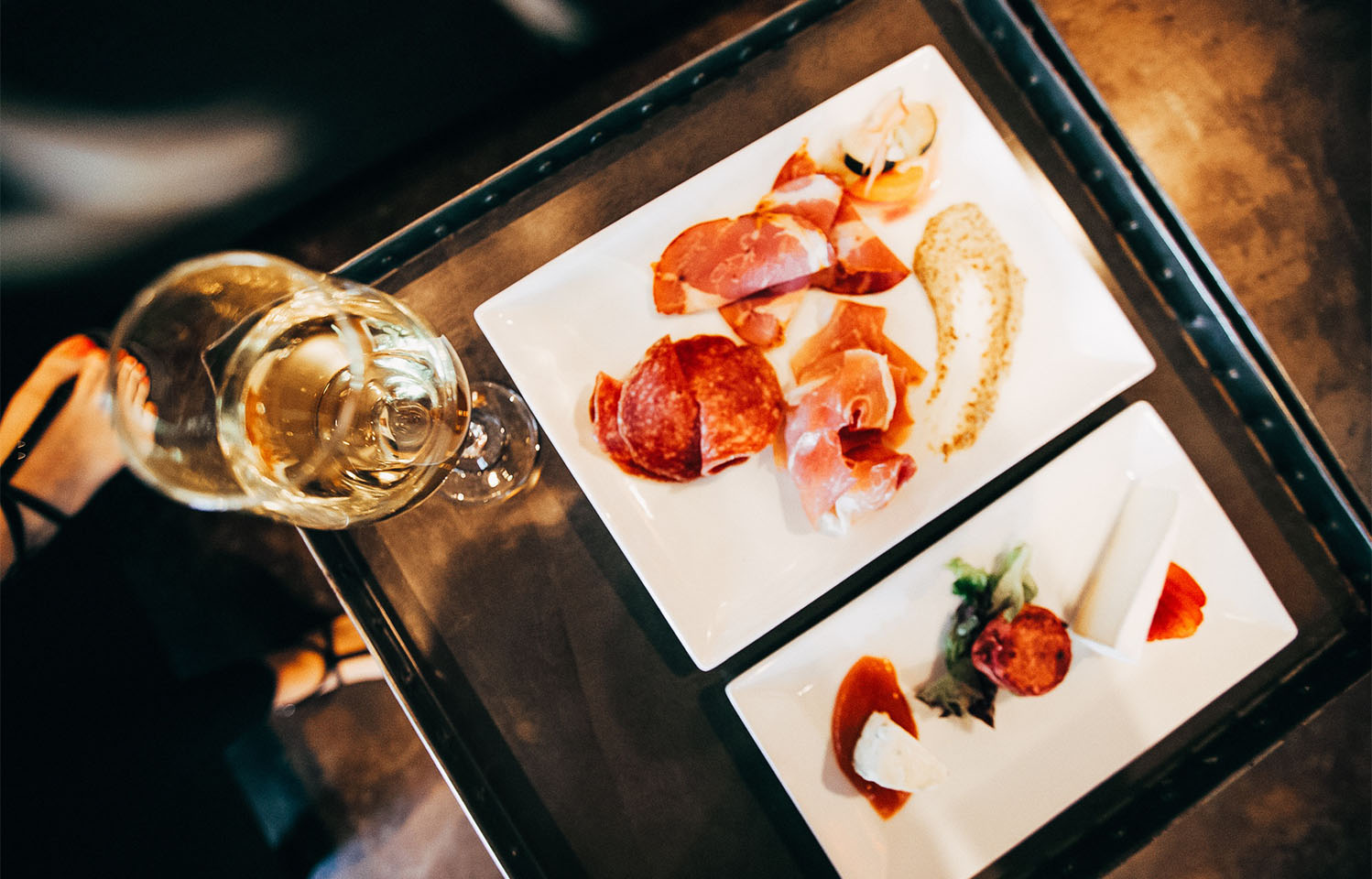 Come to The Roof to enjoy cocktails with friends in Columbia, MO.