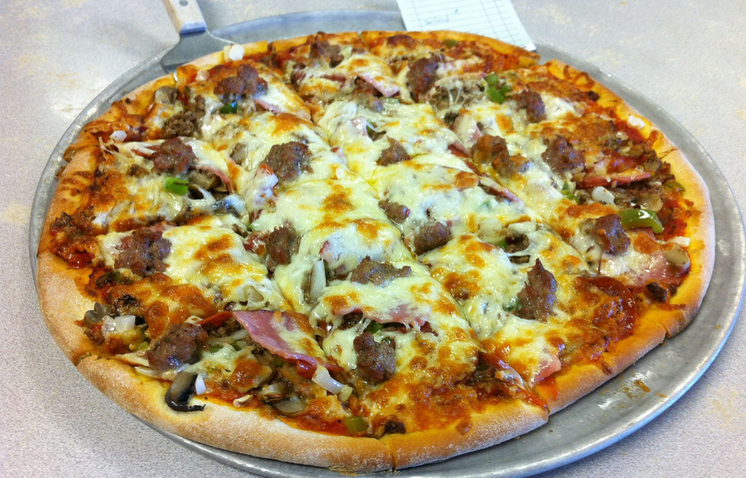 Come In to Angelo&rsquo;s Pizza & Steakhouse to Share a Pizza With the Family in Columbia, MO.
