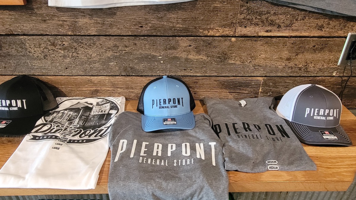 Hot wings served at Deuce Pub & Pit in Columbia, MO.