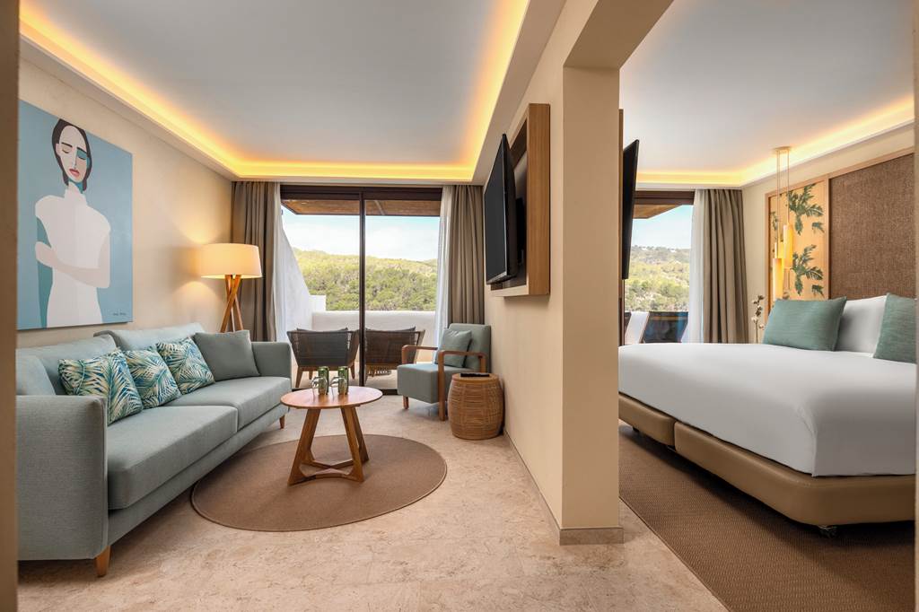 IBZ_71892_Cala_San_Miguel_Hotel_Ibiza_Curio_Collection_by_Hilton_0824_36.jpg