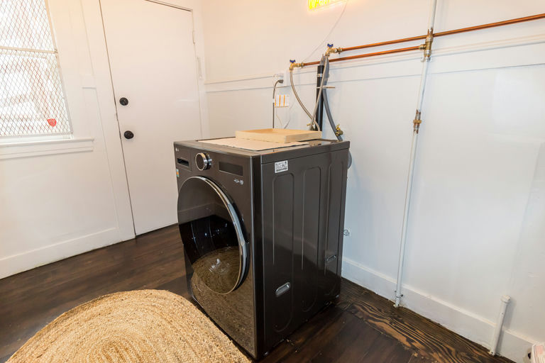 More Images - Image 4