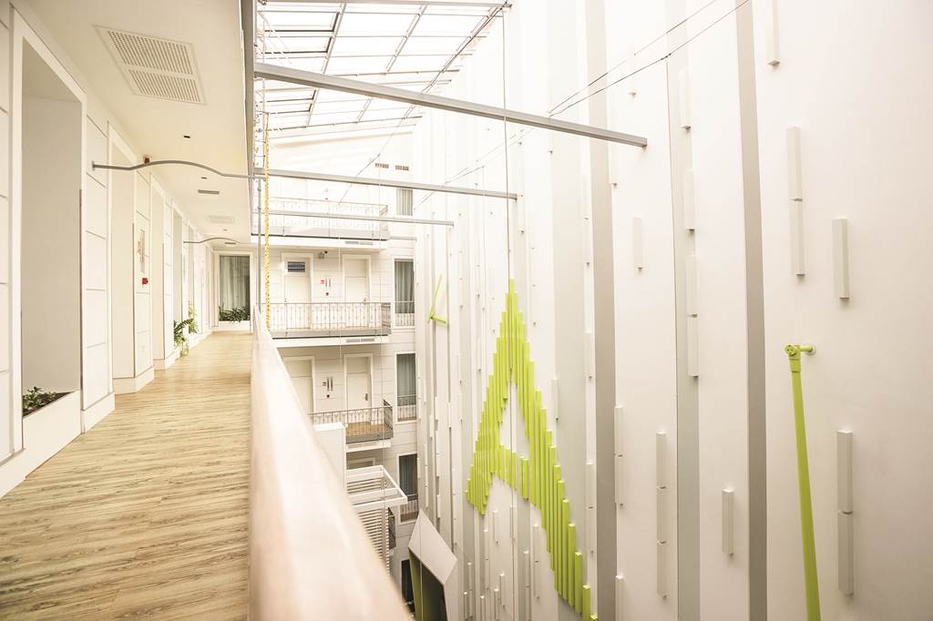 BUD_69729_Atrium_Fashion_Hotel_0417_06.jpg