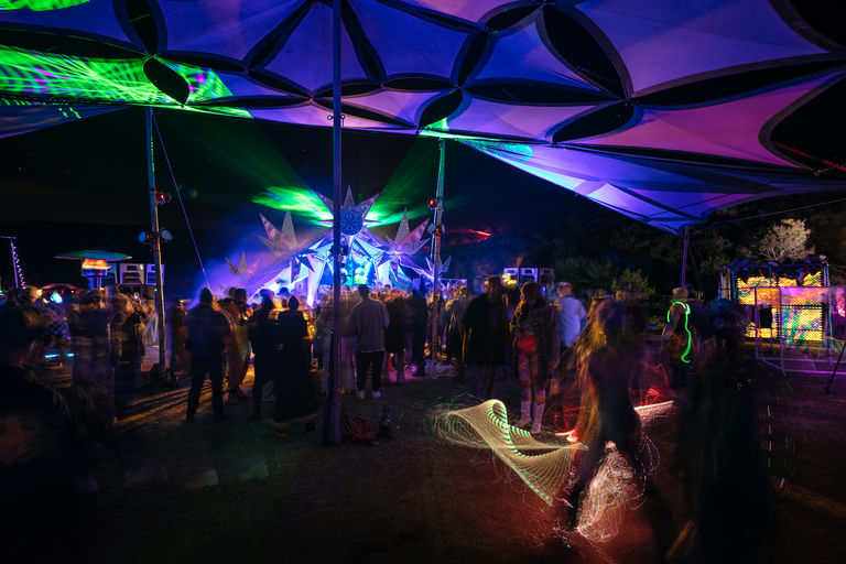 193. UW-23-@stefman_--(Crowd, Long Exposure, Reacola, Sunday, Umbrella Stage).jpg