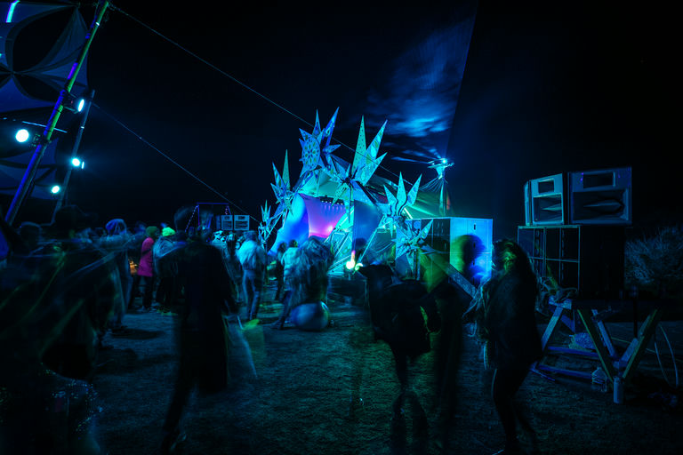 199. UW-23-@stefman_-00618-(Crowd, Long Exposure, Reacola, Sunday, Umbrella Stage).jpg