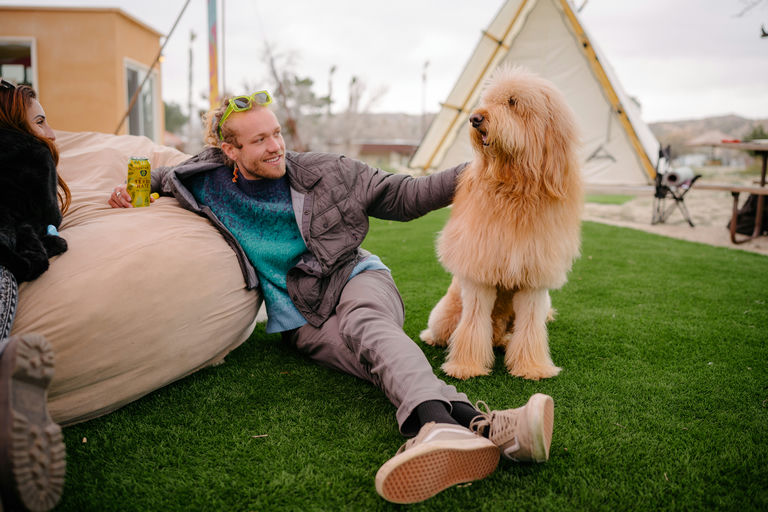 005. UW-23-@stefman_-08064-(Attendees, Friday, Umbrellavation Oasis).jpg