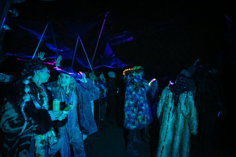 025. UW-23-@stefman_-07745-(Crowd, Friday, Maikm, Umbrella Stage).jpg