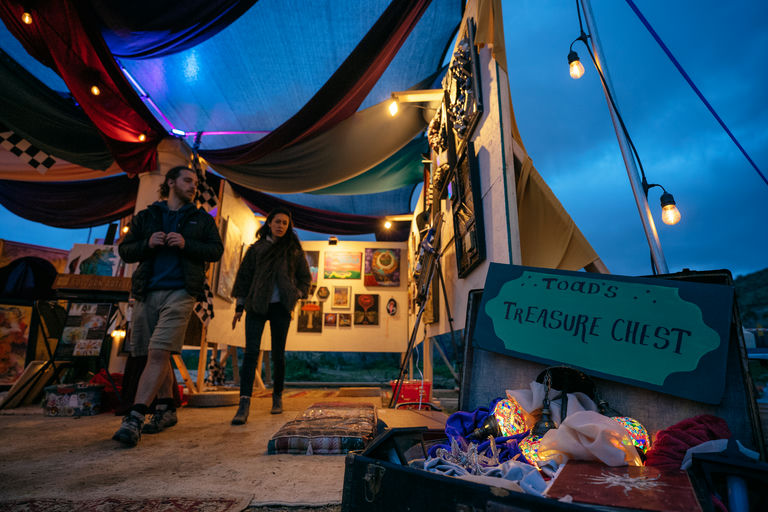 102. UW-23-@stefman_-08705-(Art Installations, Attendees, Gallery, Saturday).jpg