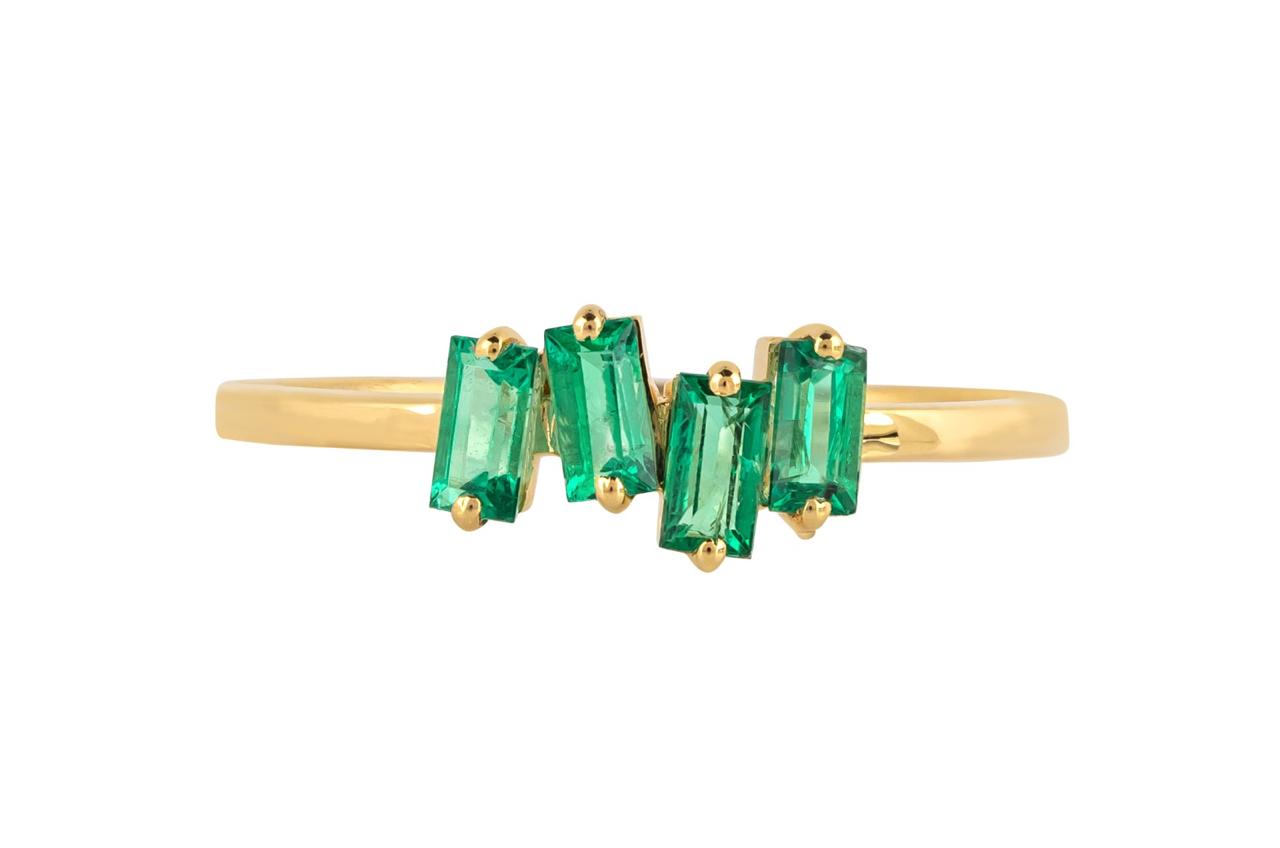 PLAYFUL BAGUETTE EMERALD RING
