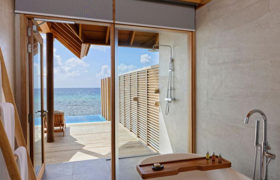 Emerald-Faarufushi-Resort-Spa-Hotel-24.jpg