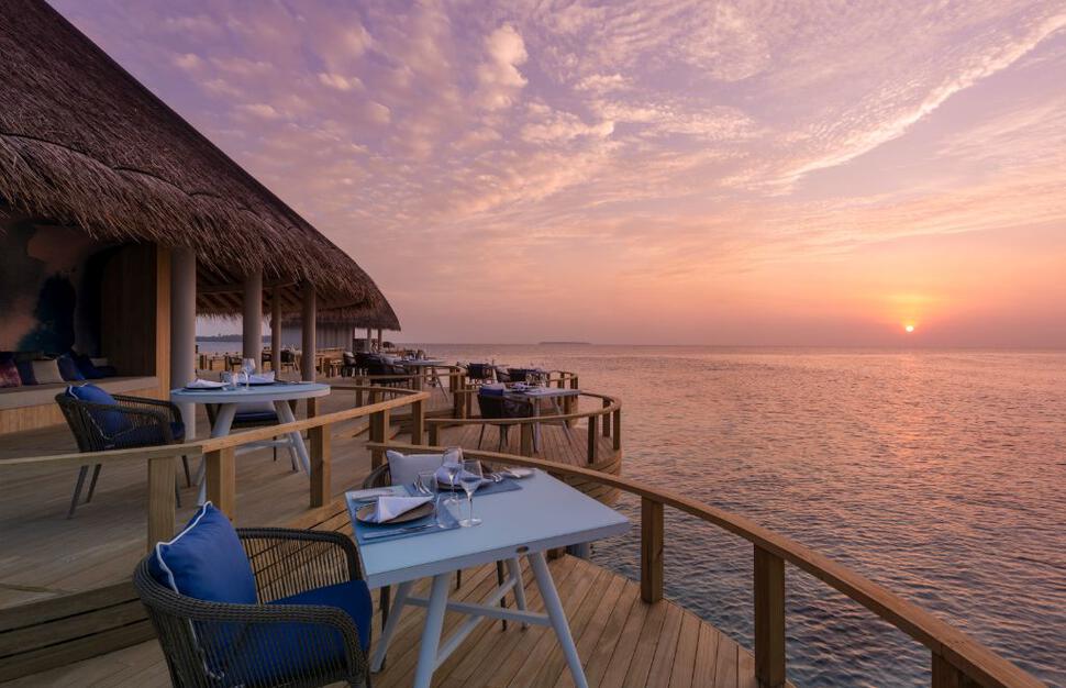 Emerald-Faarufushi-Resort-Spa-Hotel-6.jpg