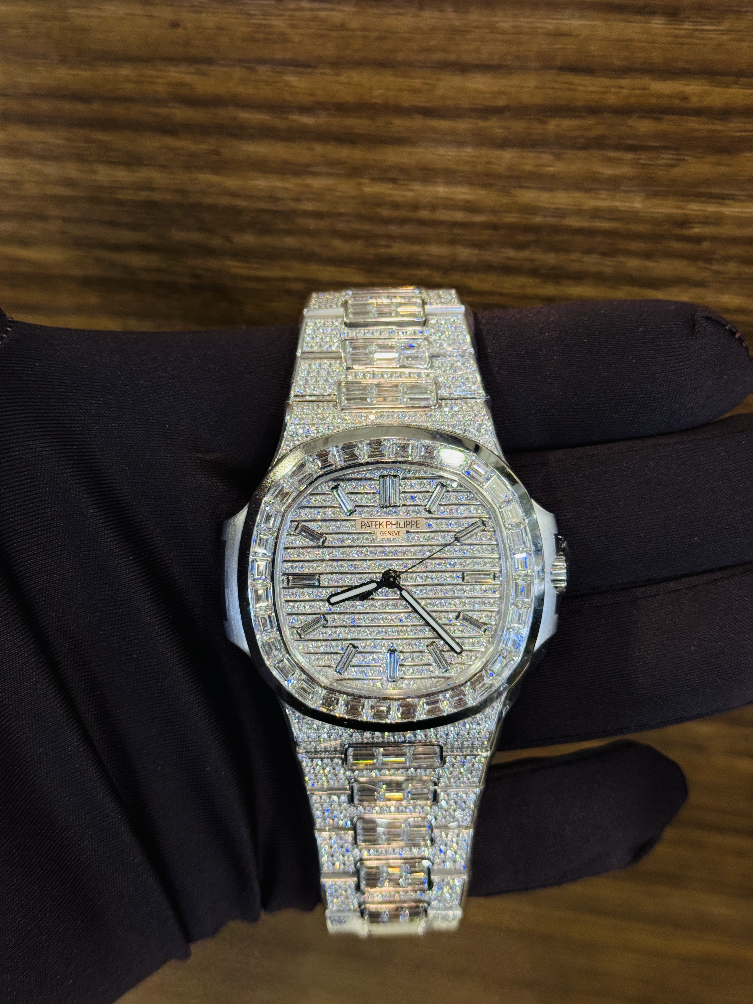 Patek Philippe Nautilus Ref. 5811/1460G — Brand New condition, authenticated by 13th Time