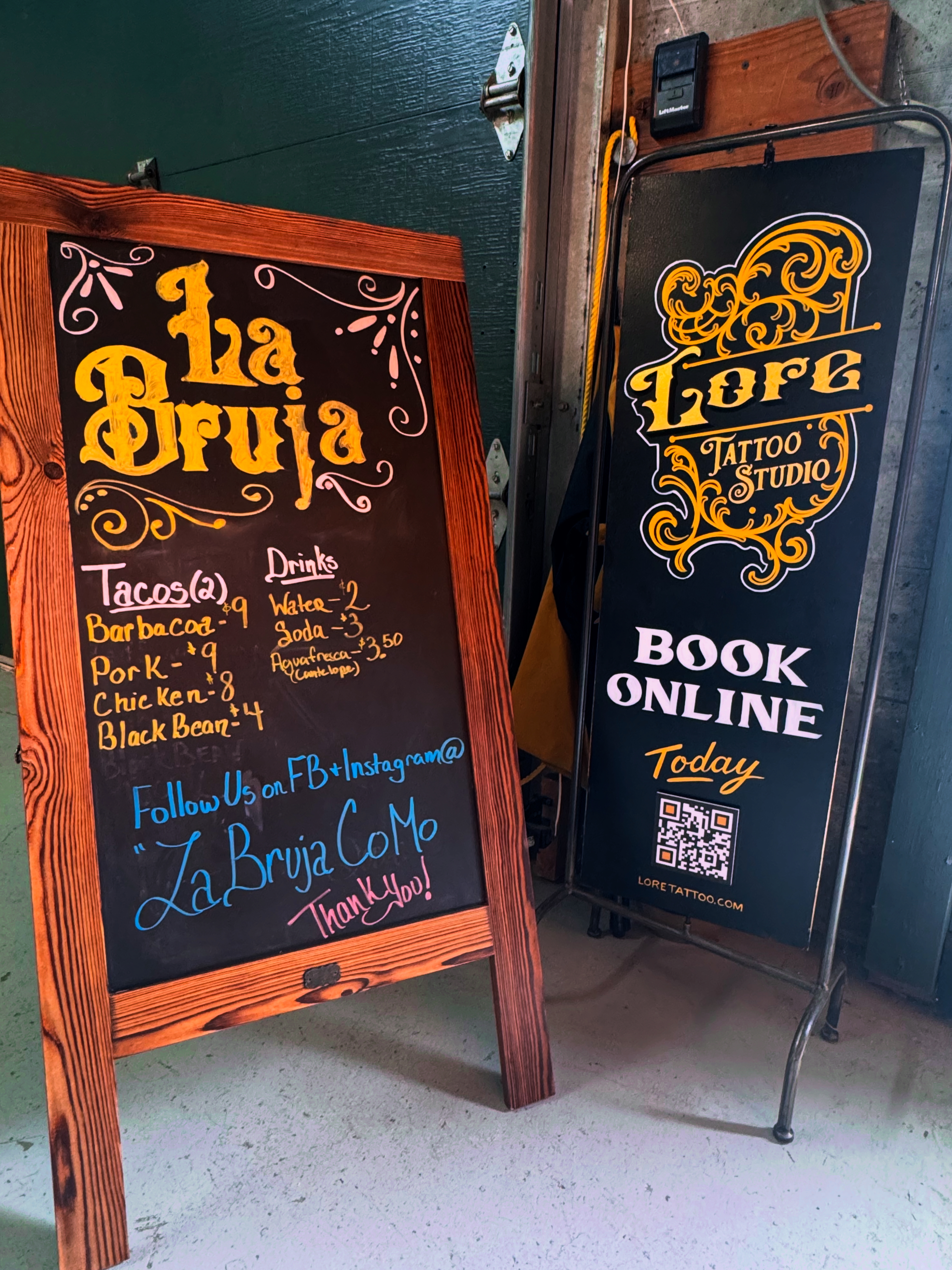 Hot wings served at Deuce Pub & Pit in Columbia, MO.