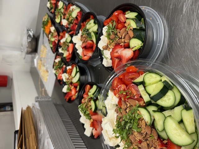 Order fresh & delicious pizza at Deuce Pub & Pit in Columbia, MO.