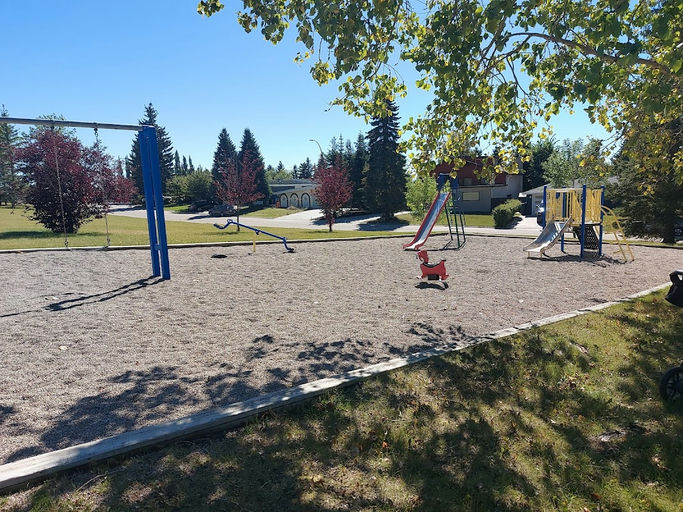 Dalmeny Hl NW Playground
