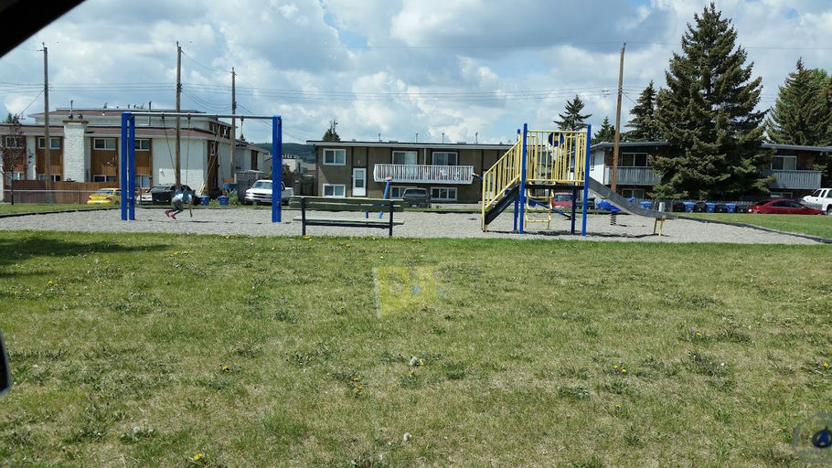 Huntley Rd NE & Huntley Wy NE