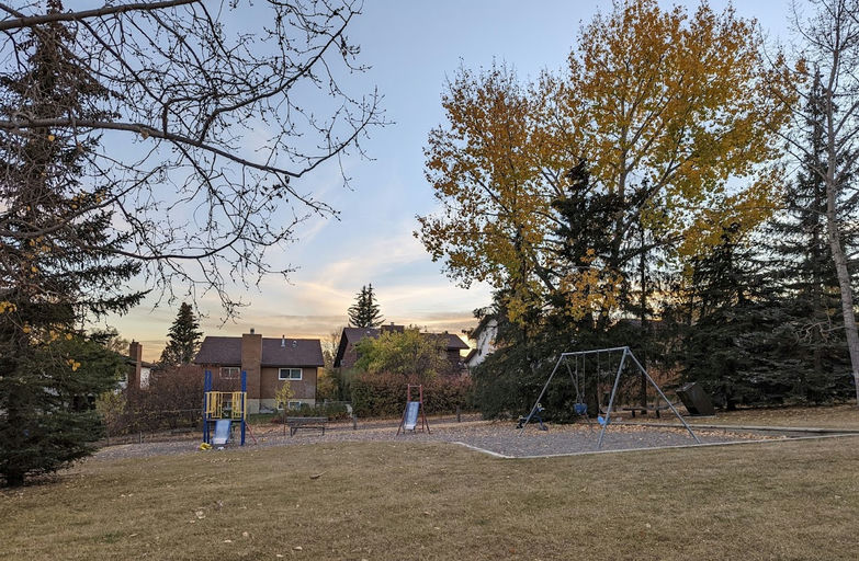 Edgewood Dr NW & Edgewood Ri NW