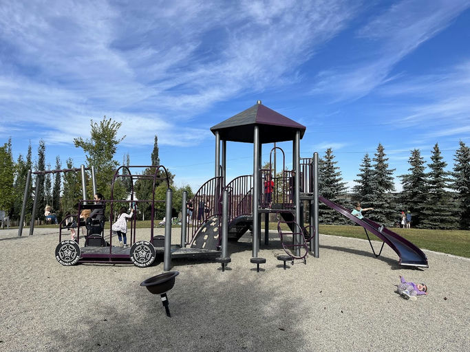 Mahogany Wy SE & Marquis Cm SE