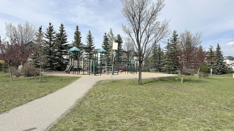 Weston Mr SW & Weston Wy SW