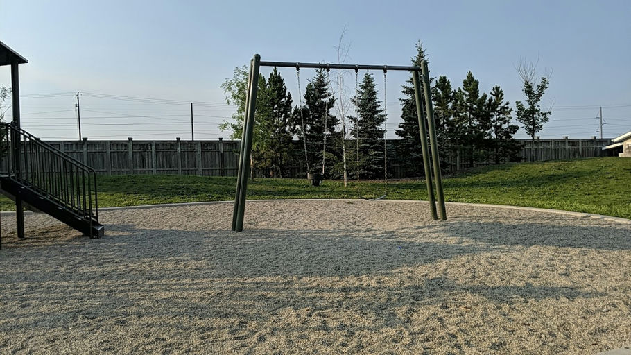 100 Mahogany Ht SE & 200 Mahogany Ht SE & Mahogany Ht SE