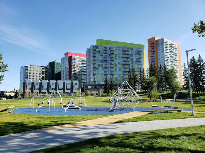 Bell St NW & Blakiston Dr NW