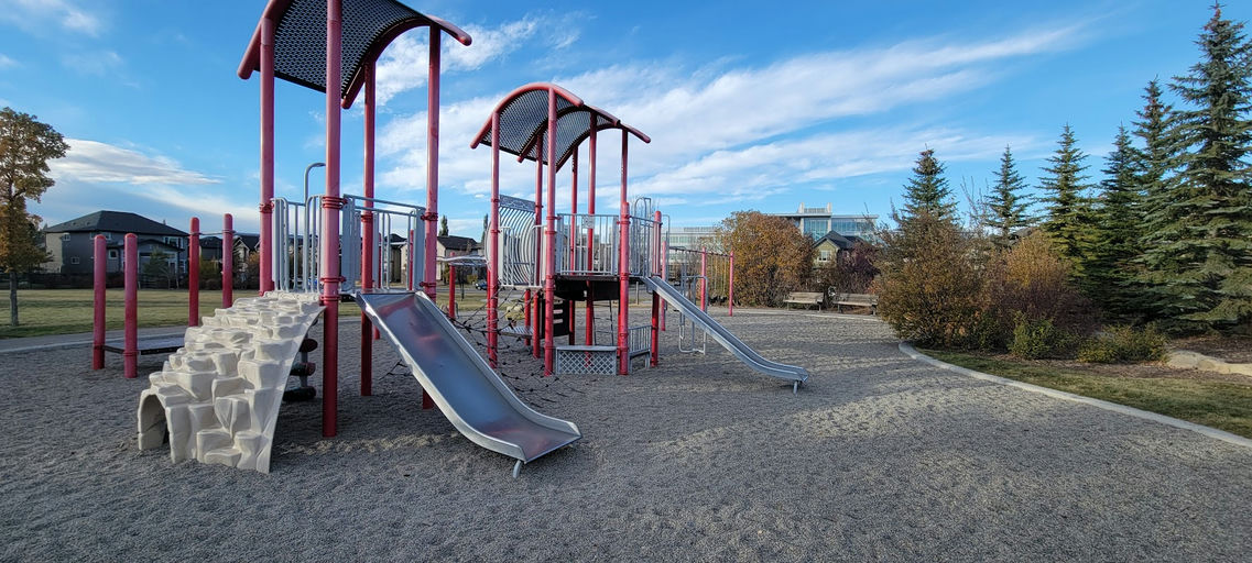 Quarry Dr SE & Quarry Li SE